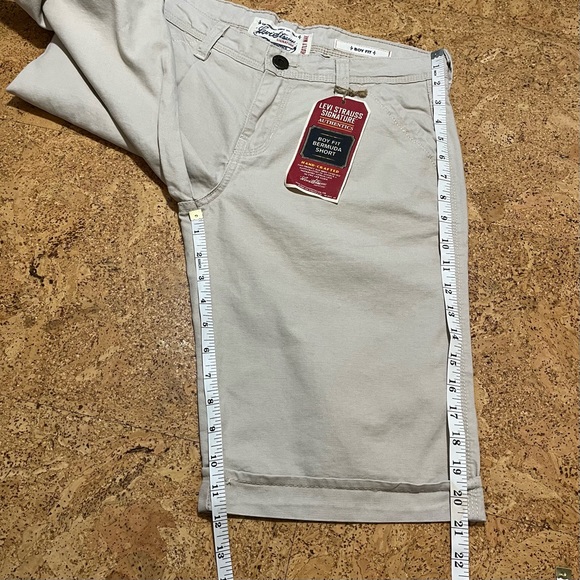 Levi’s Boy Fit Cream Bermuda Shorts NWT Sz 8 Misses - Picture 12 of 13